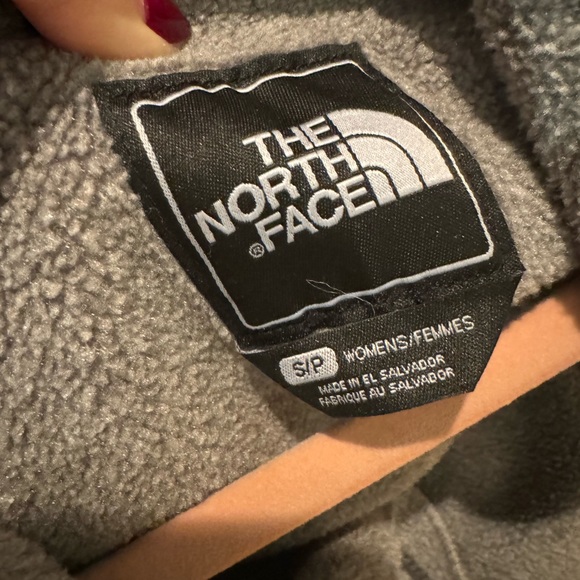 Gray fleece North Face jacket with hood - Picture 4 of 4